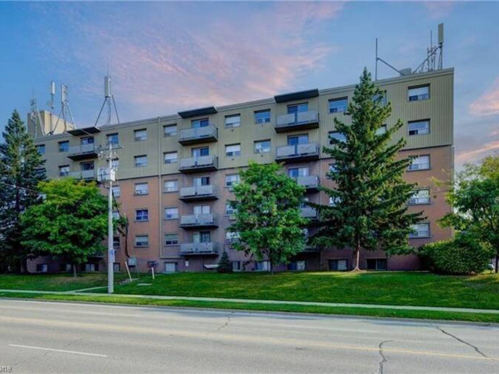 283 FAIRWAY Road N Unit# 201, Kitchener, Ontario N2A 2P1