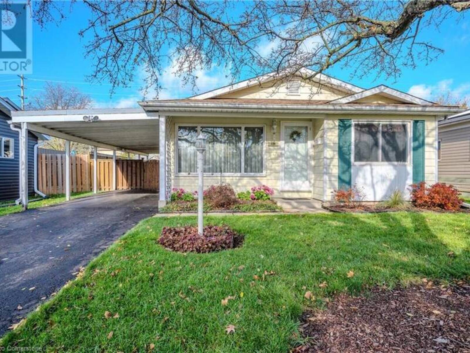 236 HUNTINGDON Crescent, Waterloo, Ontario N2L 4P9