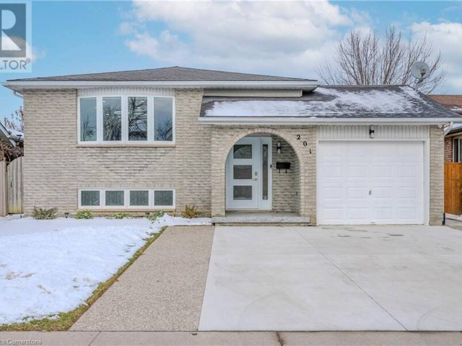 201 ERINBROOK Drive, Kitchener, Ontario N2E 3K5