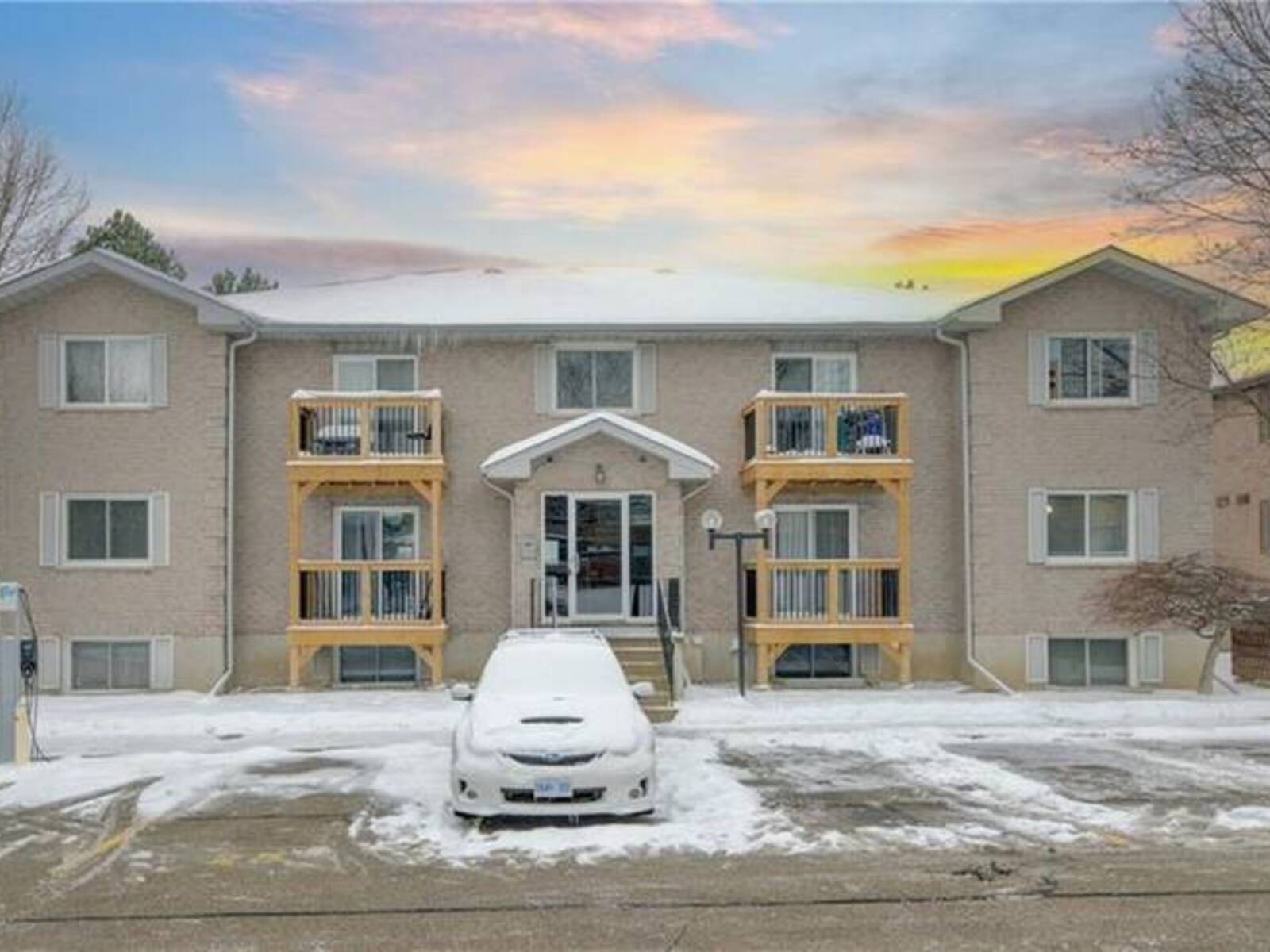 266 OVERLEA Drive Unit# 404, Kitchener, Ontario N2M 5N3