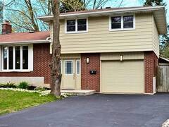 108 GREENBRIER Drive Waterloo Ontario, N2L 4B4