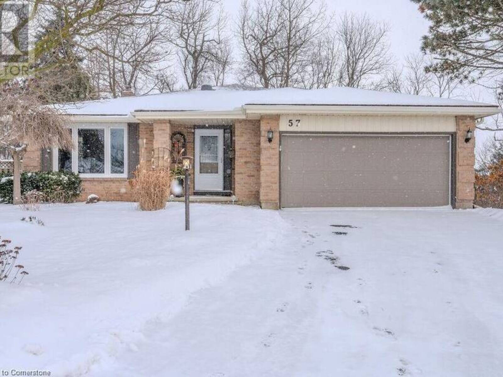 57 TINATAWA Court E, Kitchener, Ontario N2A 3G9