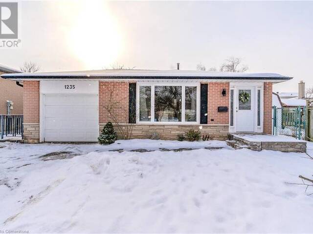 1235 LONGFIELD Court Cambridge Ontario, N3H 4W7