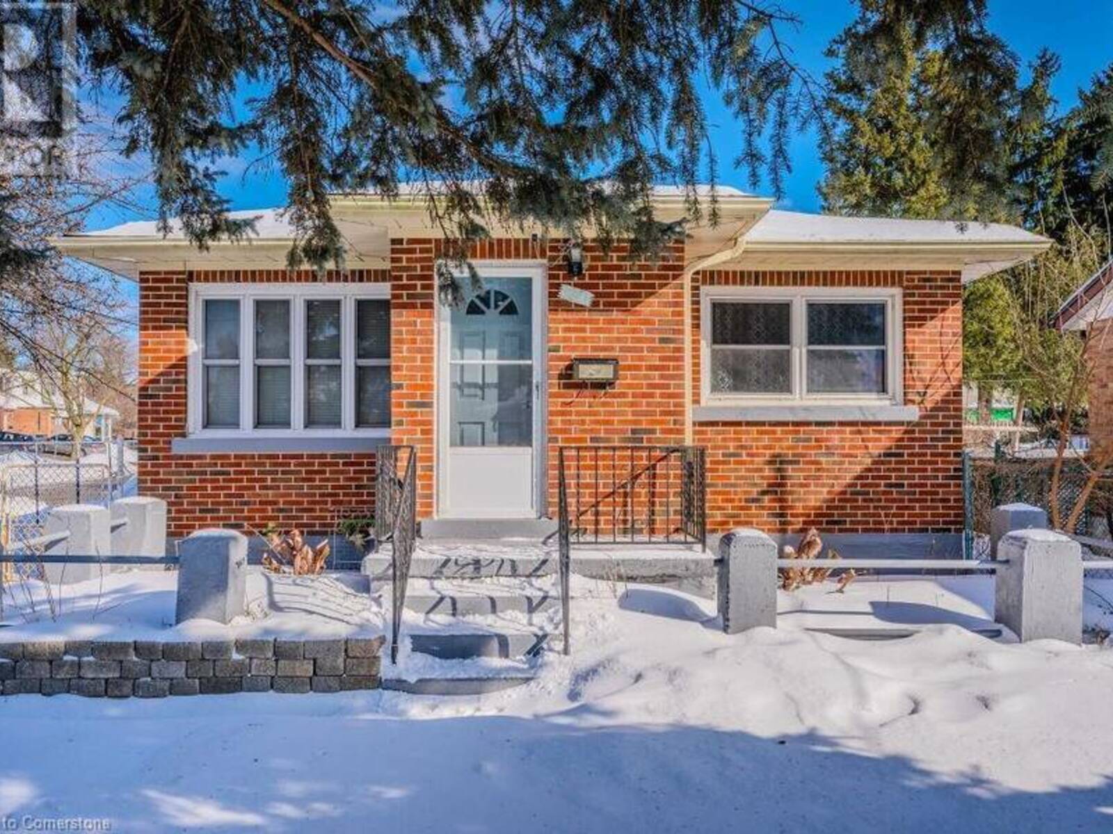 390 HIGHLAND Road E, Kitchener, Ontario N2M 3W7