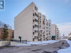 3267 KING Street E Unit# 304 Kitchener Ontario, N2A 4A4