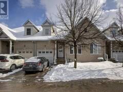 19 NIAGARA Drive Unit# 27 Oshawa Ontario, L1G 8G2