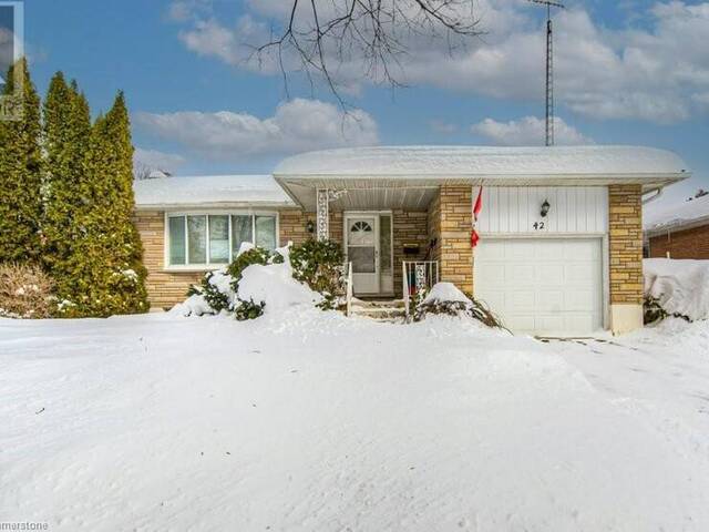 42 BETTLEY Crescent Kitchener Ontario, N2B 2N8 - 3 Bedrooms Home For Sale