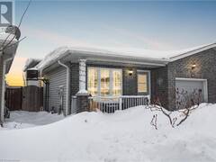 439 LANGLAW Drive Cambridge Ontario, N1P 1H5