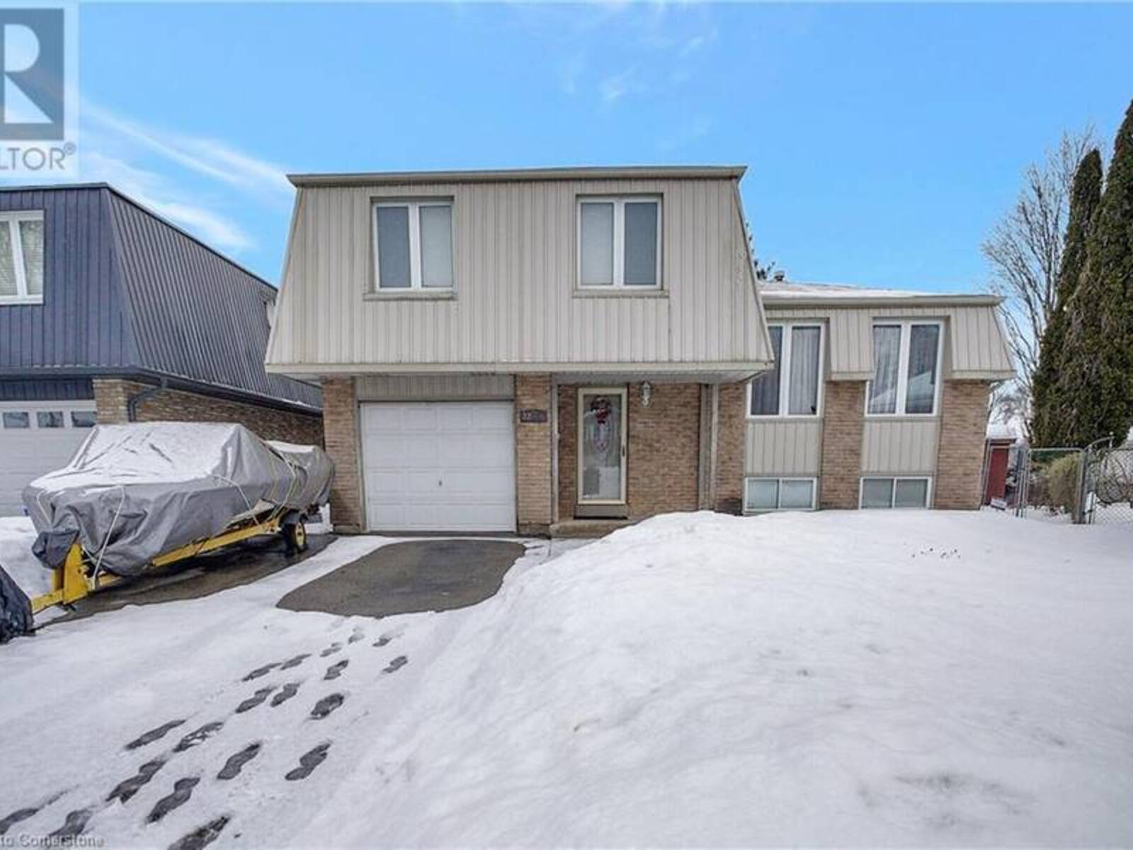 22 DOLMAN Court, Cambridge, Ontario N1S 4G4