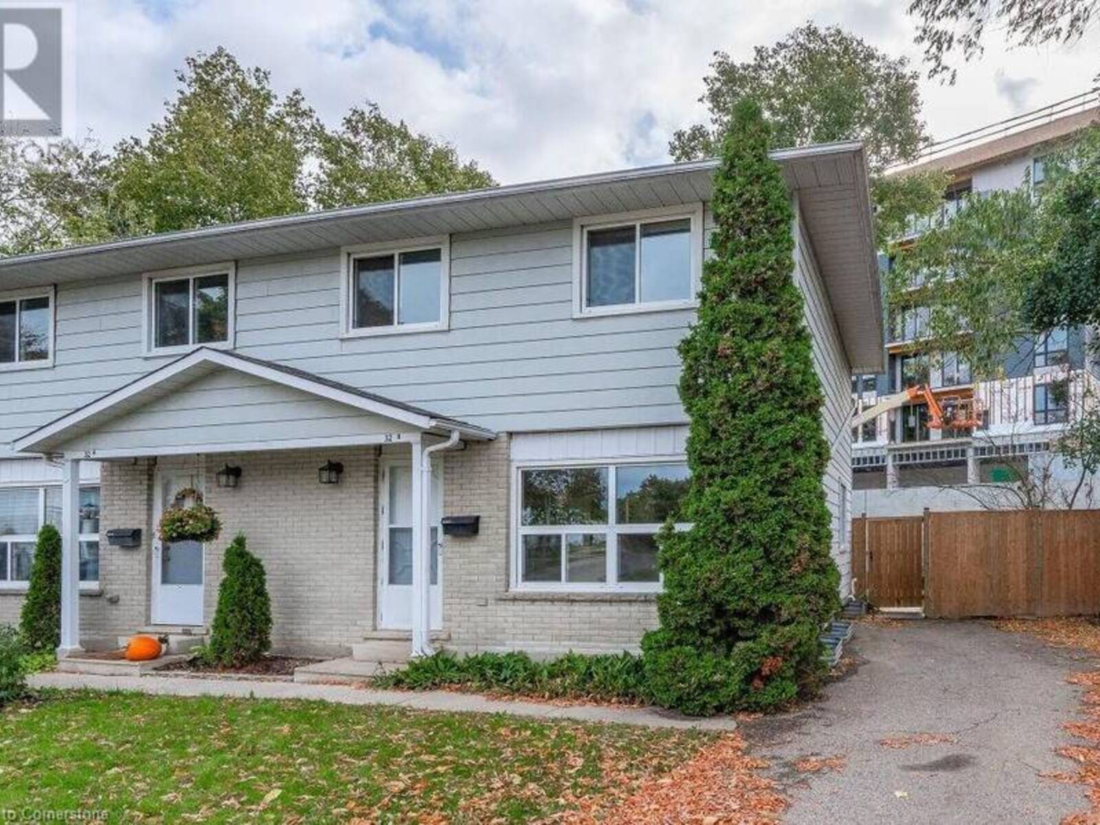 32B KAREN Walk, Waterloo, Ontario N2L 5X2