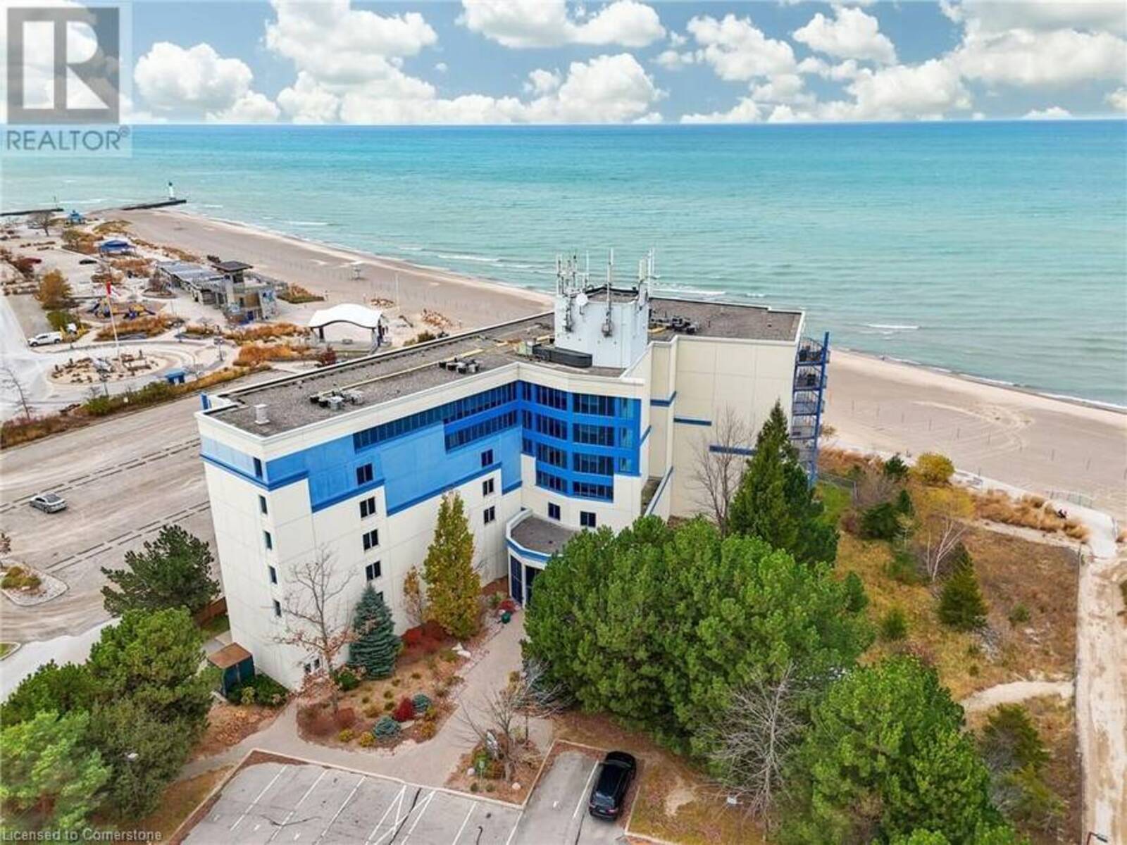 9 PINE Street Unit# 202, Grand Bend, Ontario N0M 1T0