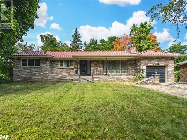 34 STRABANE Avenue Barrie Ontario, L4M 1Z9