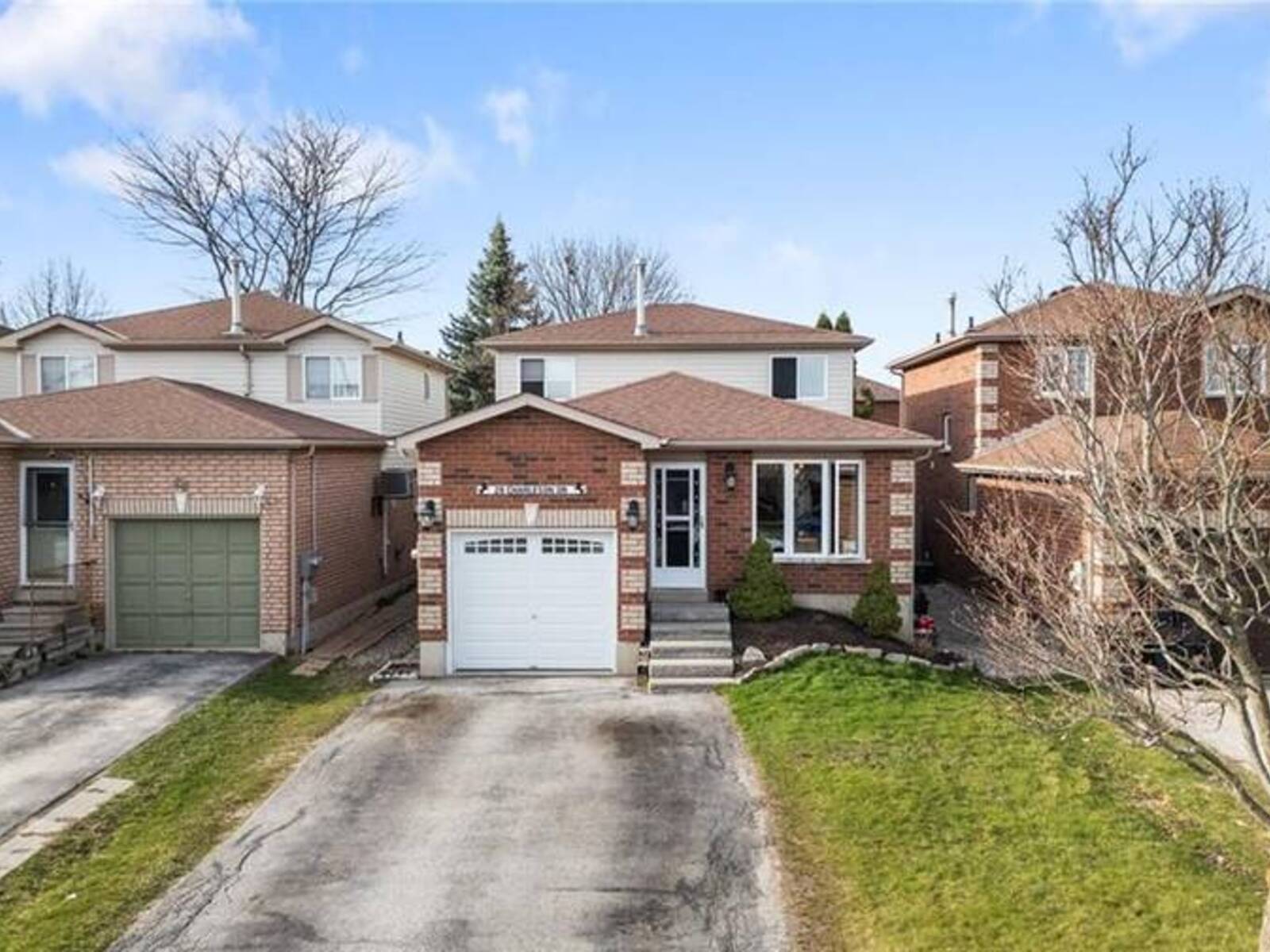 28 CHARLESON Drive, Barrie, Ontario L4N 8N7