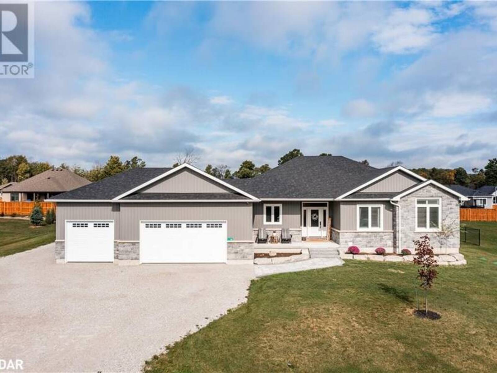 14 DEMONT DRIVE, Warminster, Ontario L3V 8N8