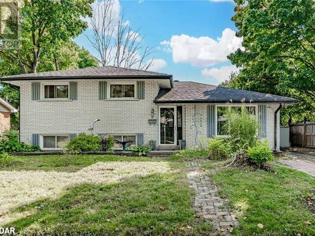 7 ALEXANDER Avenue Barrie Ontario, L4M 2B5