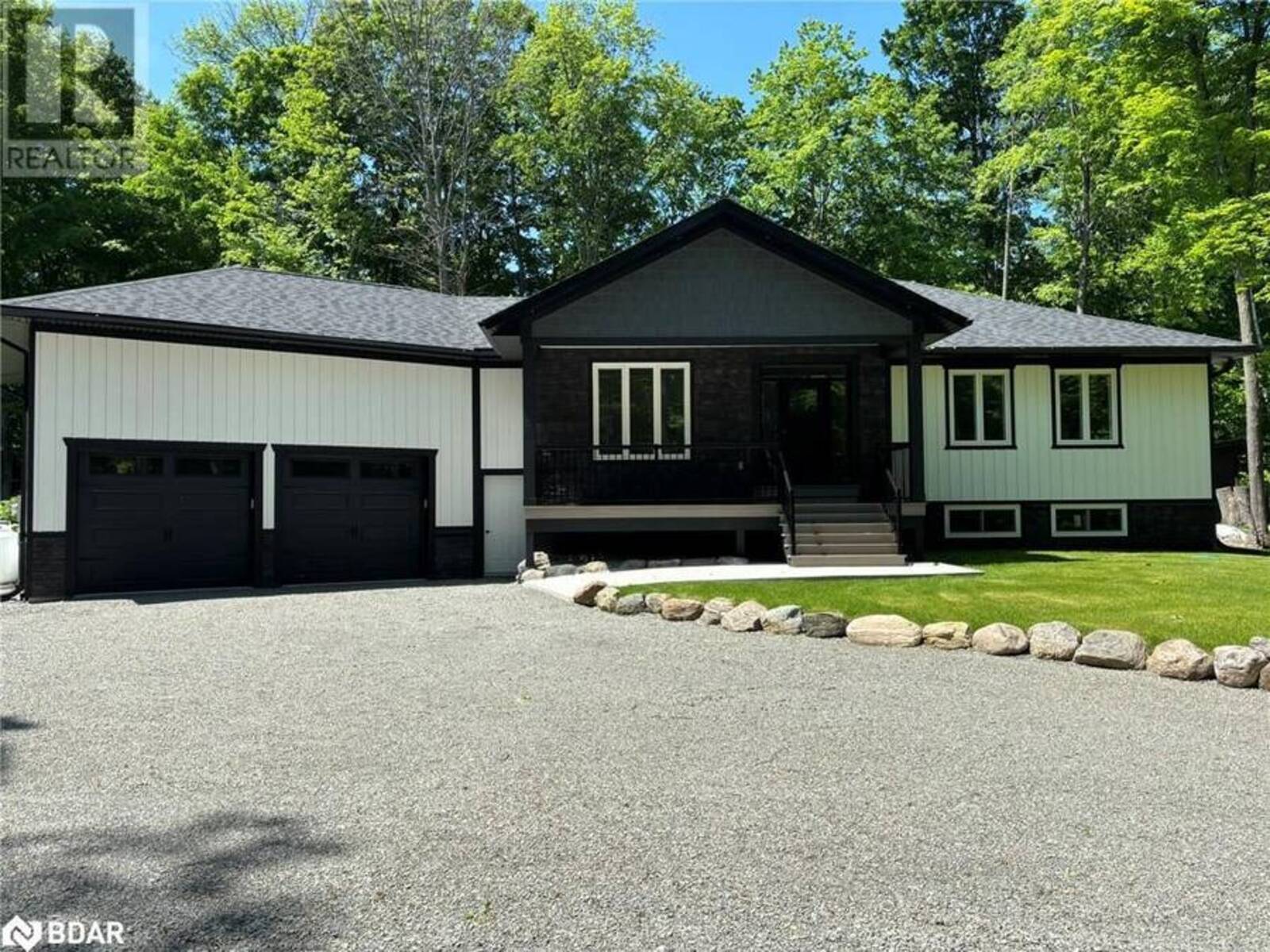 52 MCARTHUR Drive, Penetanguishene, Ontario L9M 1W9