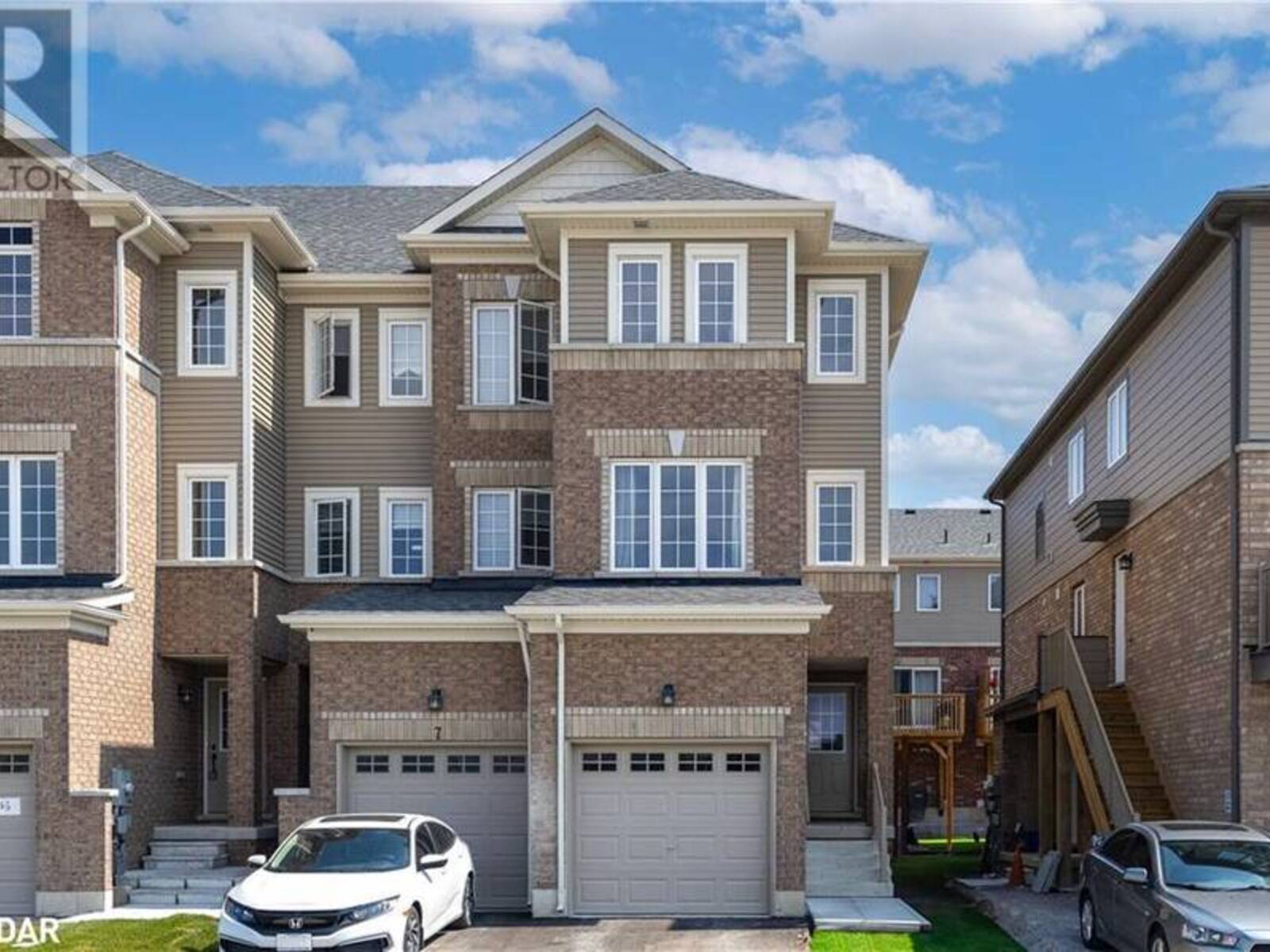 9 TOBIAS Lane, Barrie, Ontario L9J 0T8