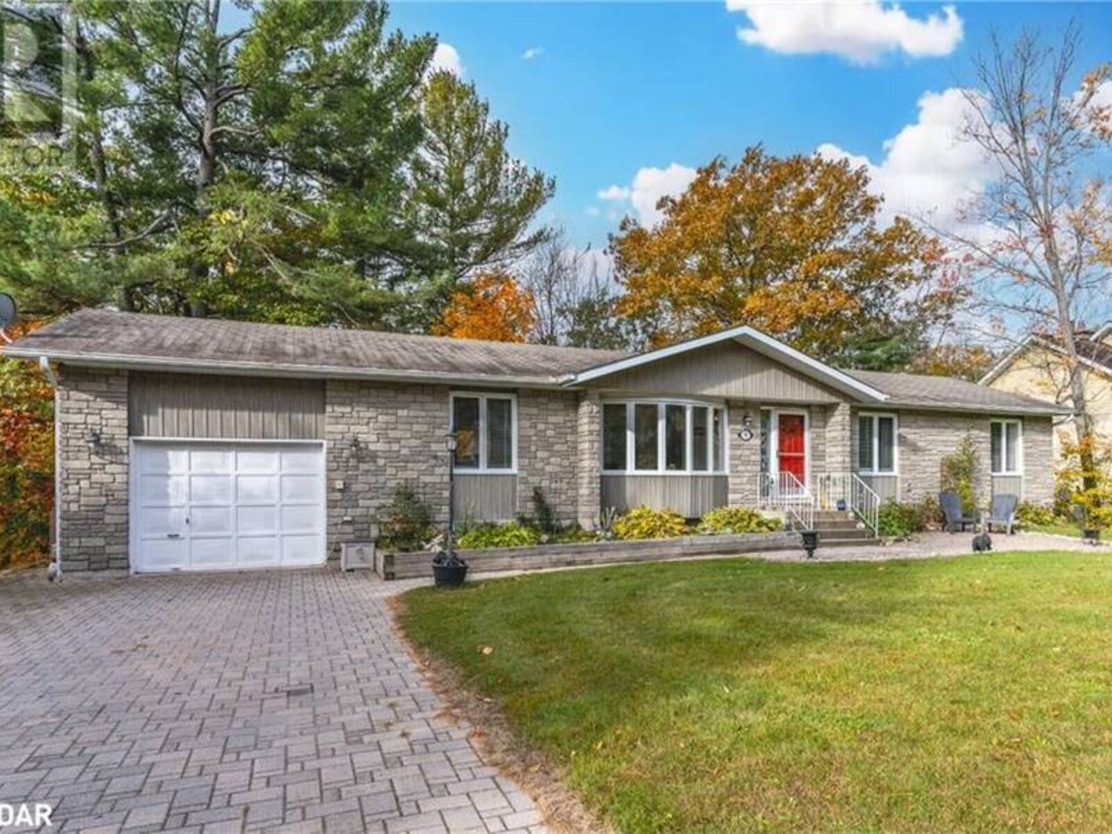 30 THE GRANITE BLUFF, Bracebridge, Ontario P1L 1L4