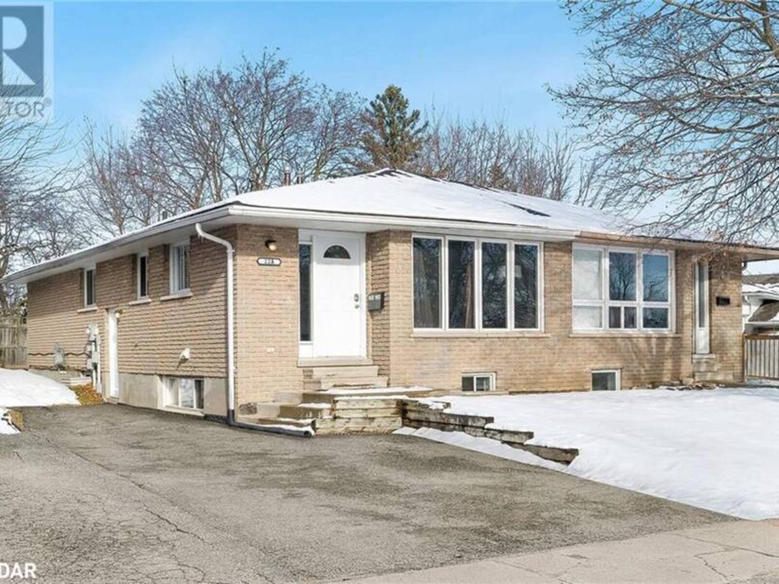 22A BERNICK Drive, Barrie, Ontario L4M 5J5