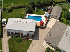 125 ALICEWOOD Court Etobicoke Ontario, M9V 3Y1