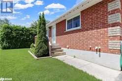 8 ROBINSON Road | Elmvale Ontario | Slide Image Three