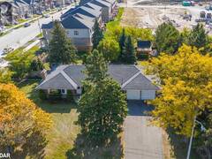 569 MAPLEVIEW Drive E Barrie Ontario, L9J 0C3