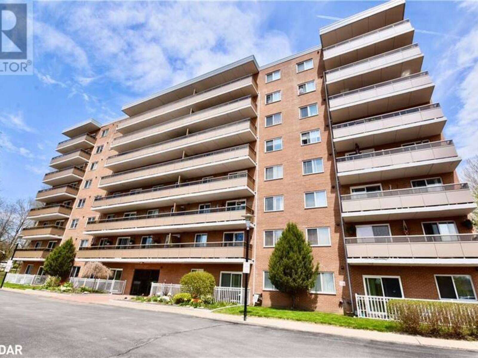 414 BLAKE Street Unit# 405, Barrie, Ontario L4M 5J7