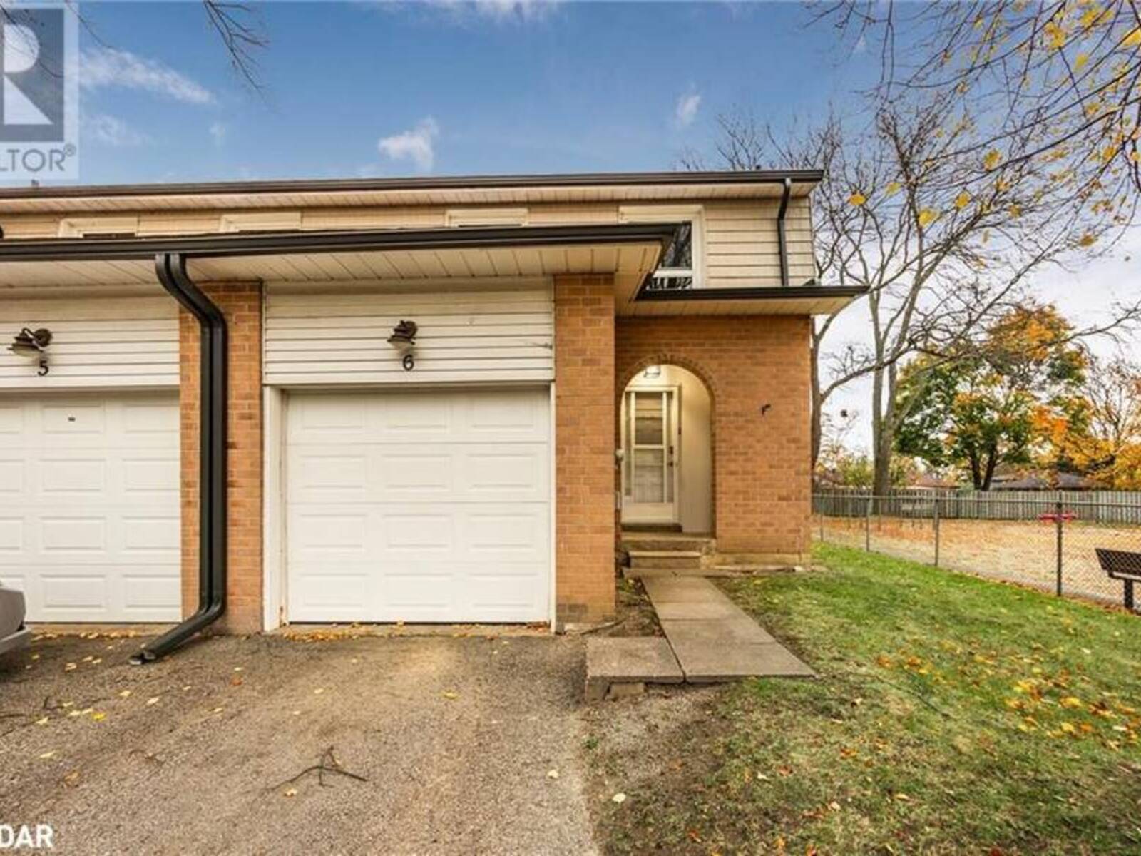 2 BERNICK Drive Unit# 6, Barrie, Ontario L4M 5K4