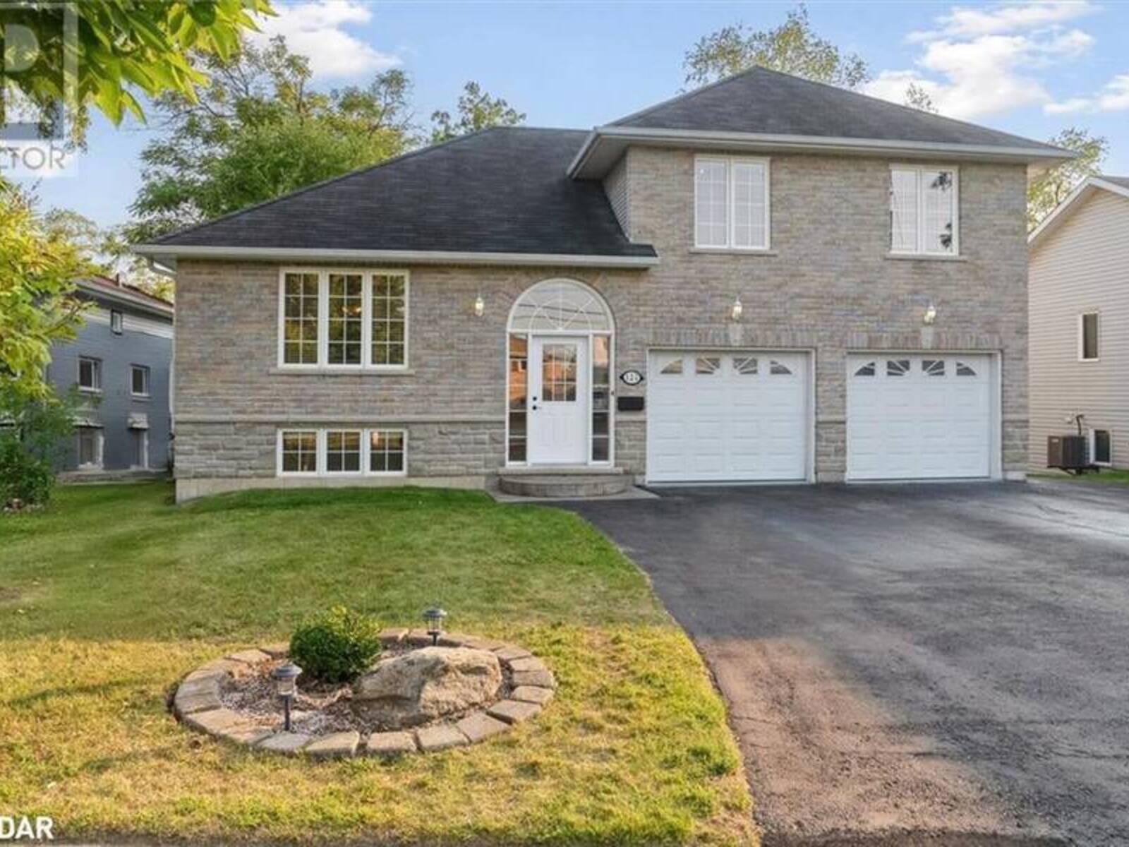 121 RIVERGLEN Drive, Keswick, Ontario L4P 2R3