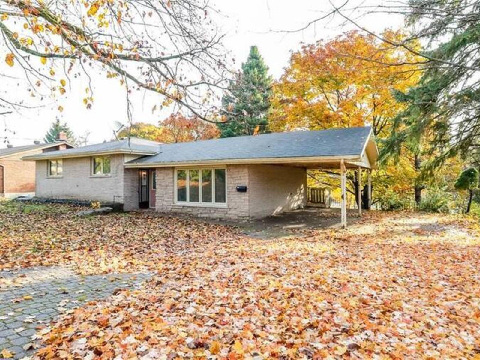 18 KENNEDY Drive, Fenelon Falls, Ontario K0M 1N0