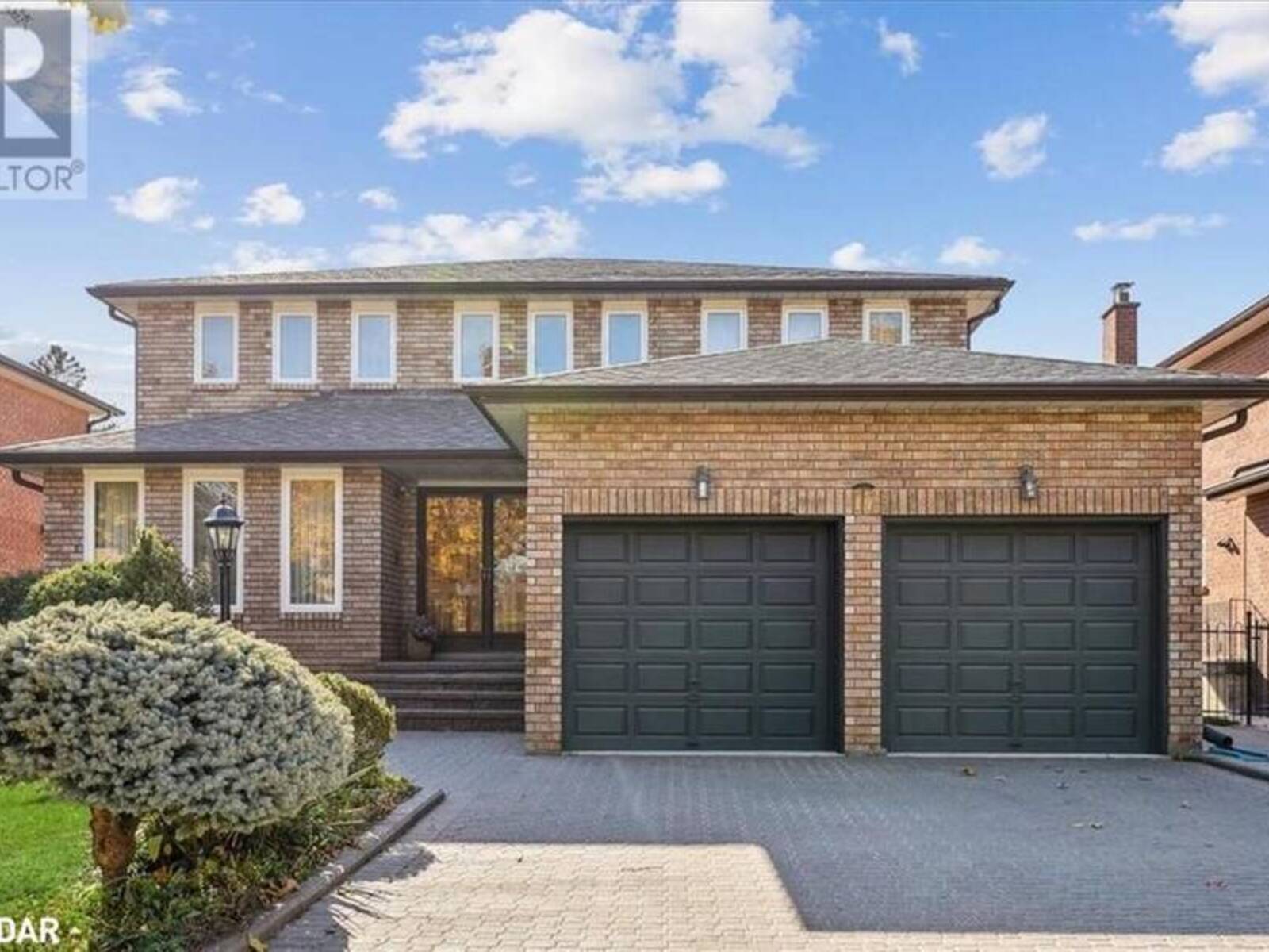 17 DOWLING Circle, Markham, Ontario L3R 8R5