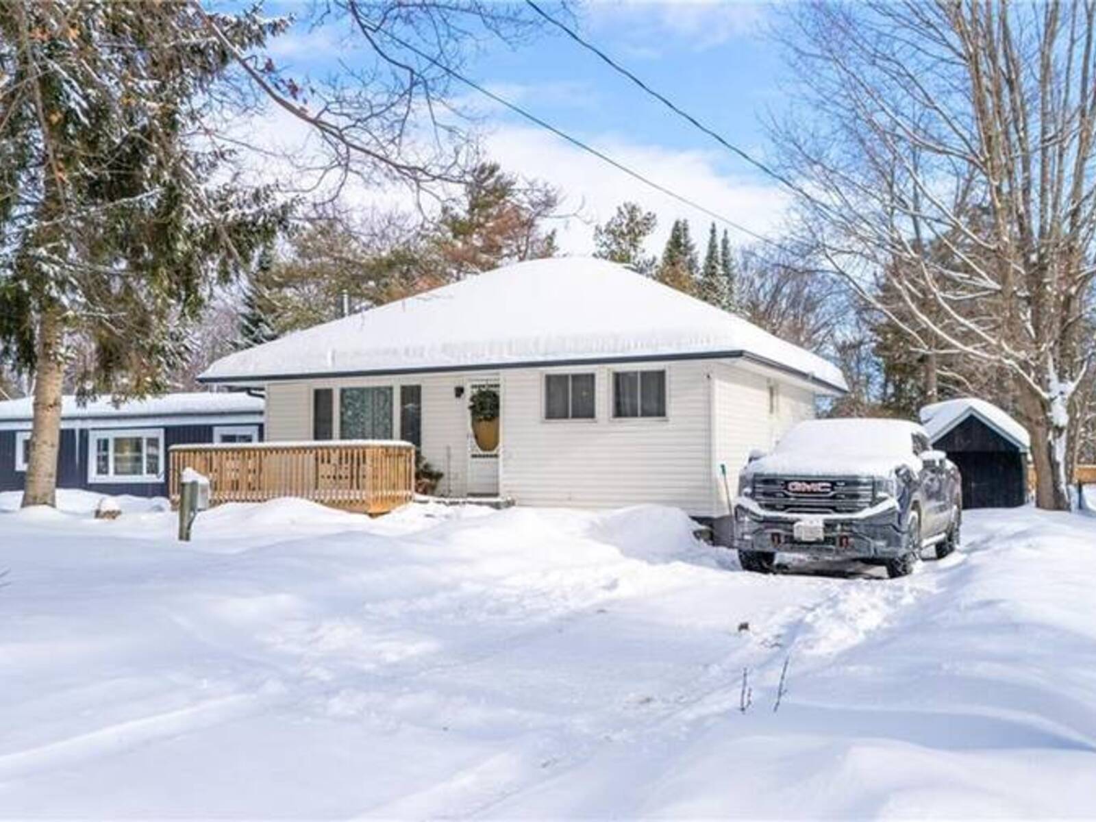 47 LAKESHORE Road W, Oro-Medonte, Ontario L0L 2E0