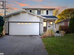 2 FLETCHER Drive Barrie Ontario, L4M 5S1