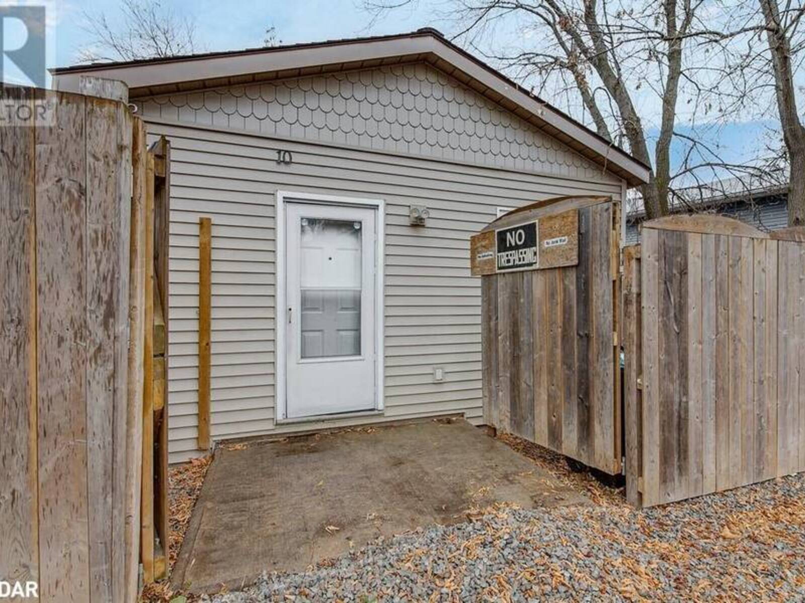 10 LEVI SIMON Trail, Penetanguishene, Ontario L9M 1A4