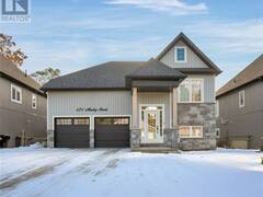 471 MOSLEY Street Wasaga Beach Ontario, L9Z 2J4