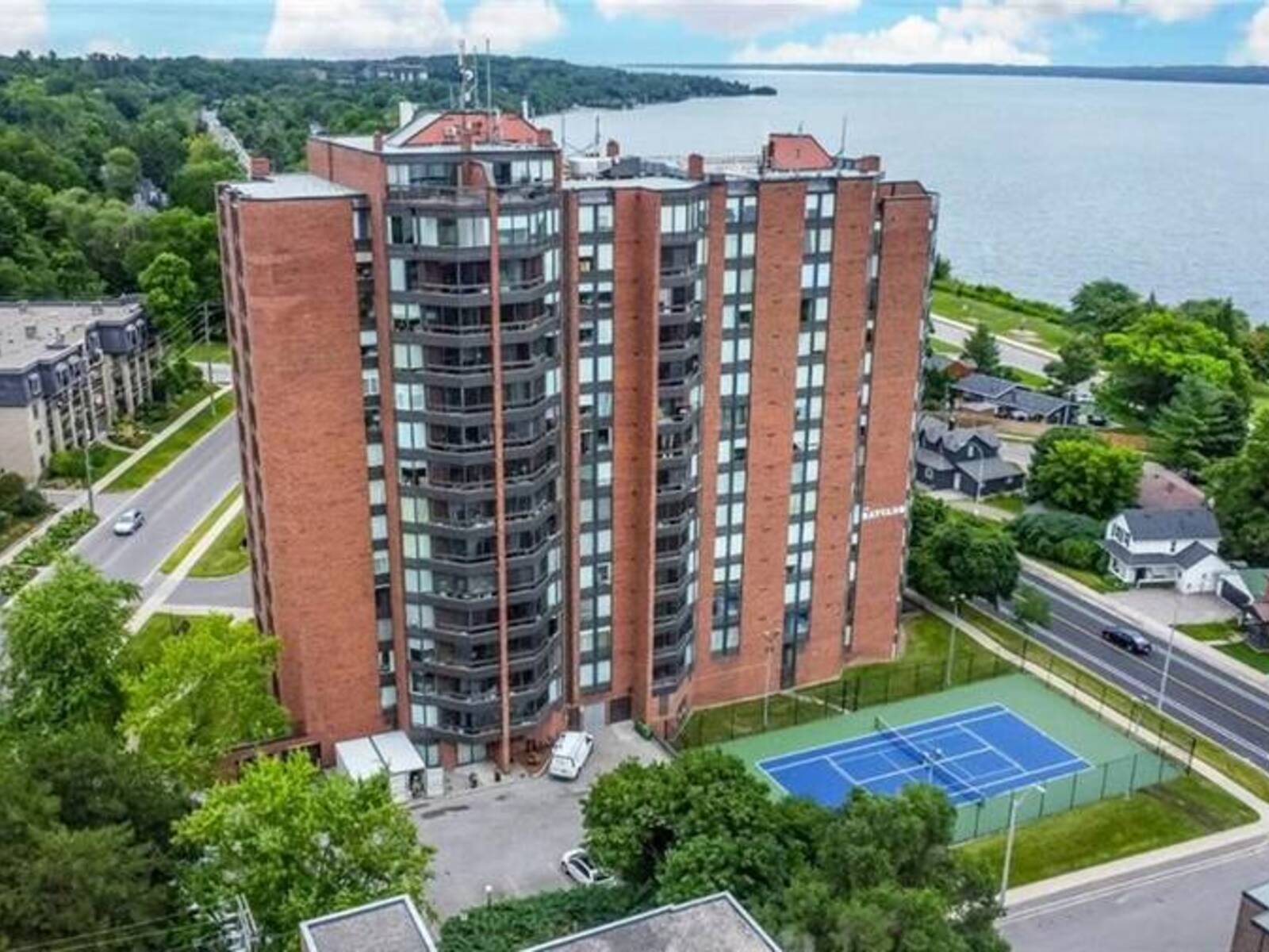 181 COLLIER Street Unit# 206, Barrie, Ontario L4M 5L6