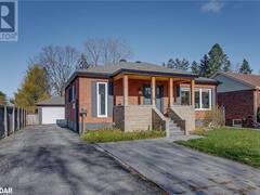 74 STRABANE Avenue Barrie Ontario, L4M 2A2