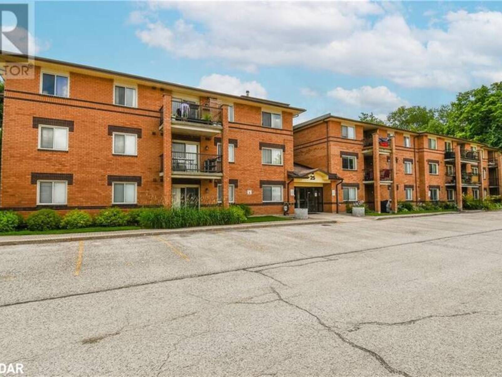 25 MEADOW Lane Unit# 104, Barrie, Ontario L4N 7K2