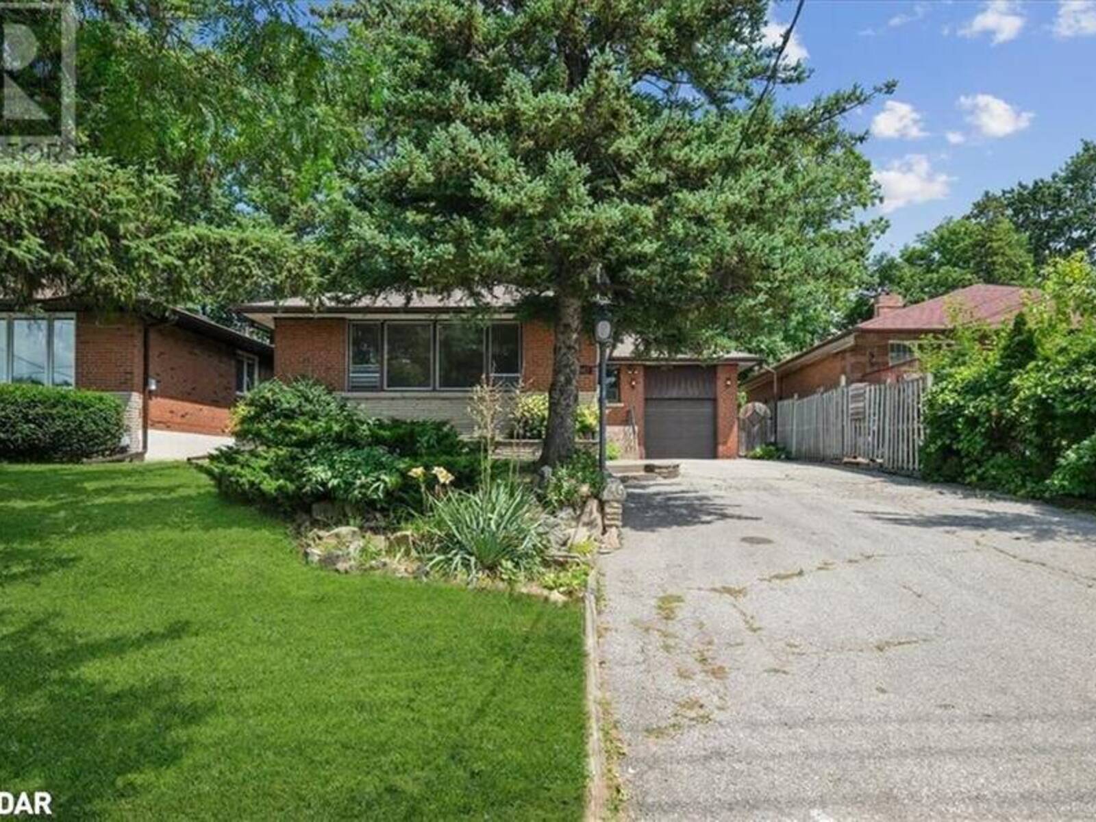 3027 WESTON Road, Toronto, Ontario M9M 2T1