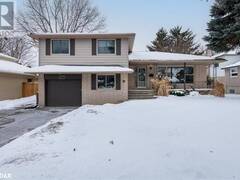 37 PEACOCK Lane Barrie Ontario, L4N 3R7