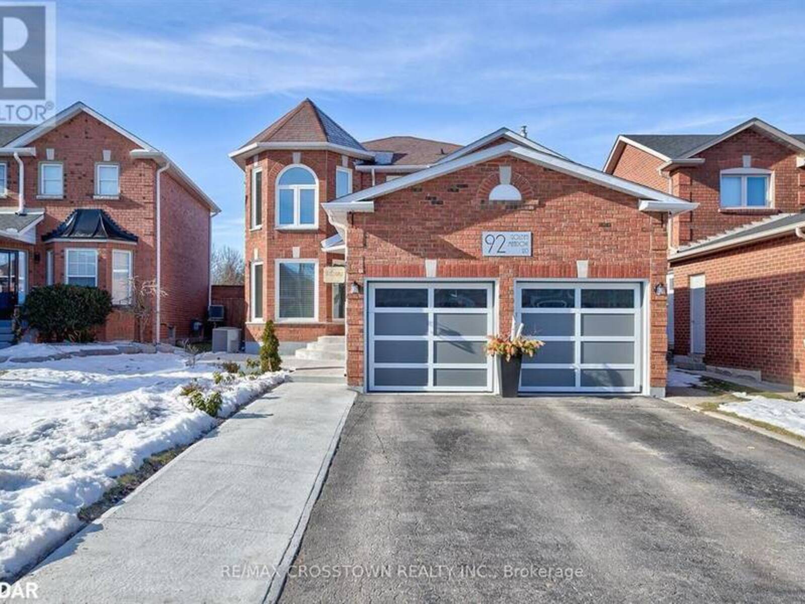 92 GOLDEN MEADOW Road, Barrie, Ontario L4N 7G4