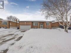 10 MANSONIC WAY Way Angus Ontario, L0M 1B3