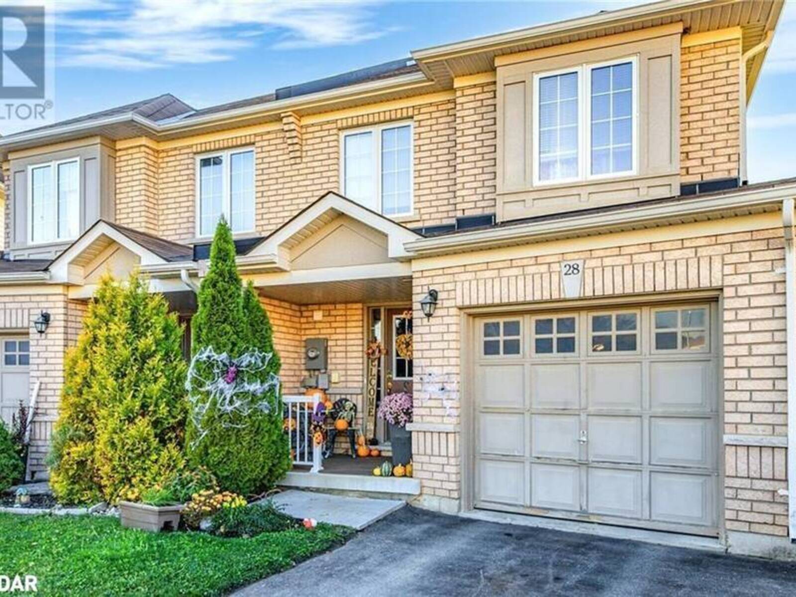 28 LANCASTER Court, Barrie, Ontario L4M 0G1