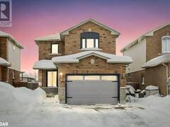 7 HEMLOCK Court Barrie Ontario, L4N 9N5