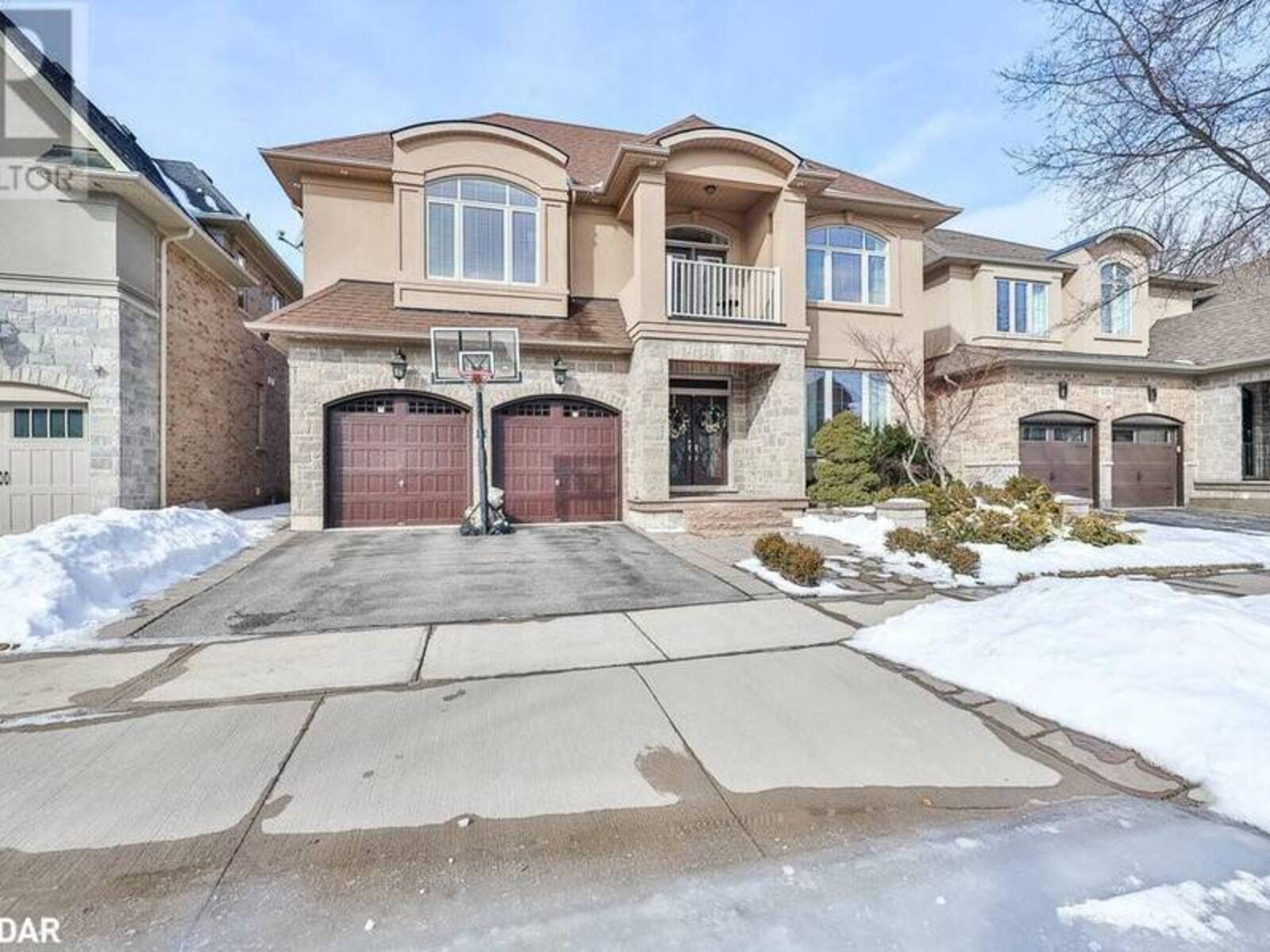 526 HIDDEN Trail, Oakville, Ontario L6M 0N3