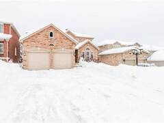 33 PINECLIFF Crescent Barrie Ontario, L4N 5V2