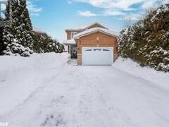 22 HEMLOCK Court Barrie Ontario, L4N 9N5