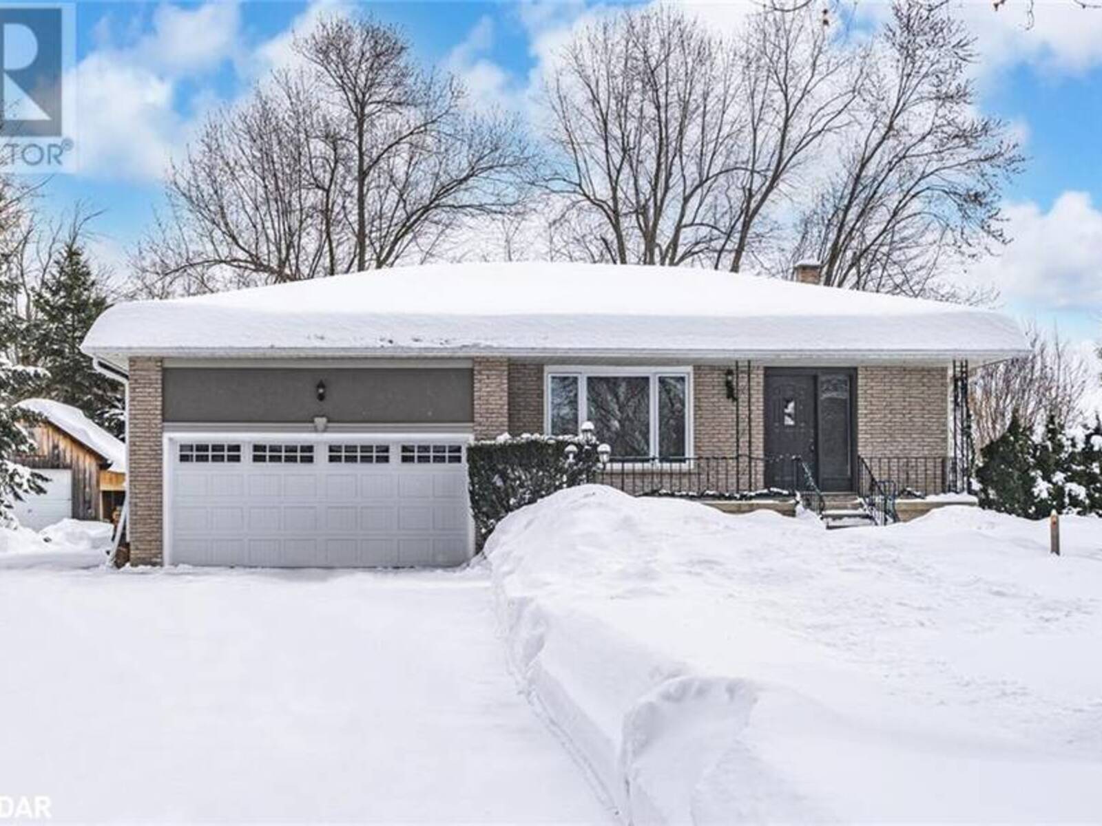 5853 YONGE Street, Innisfil, Ontario L0L 1K0