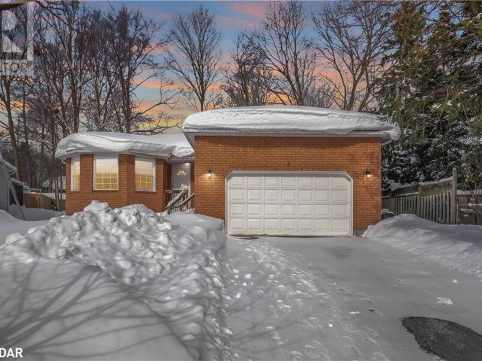 3 CHESTNUT Court, Barrie, Ontario L4M 6K8