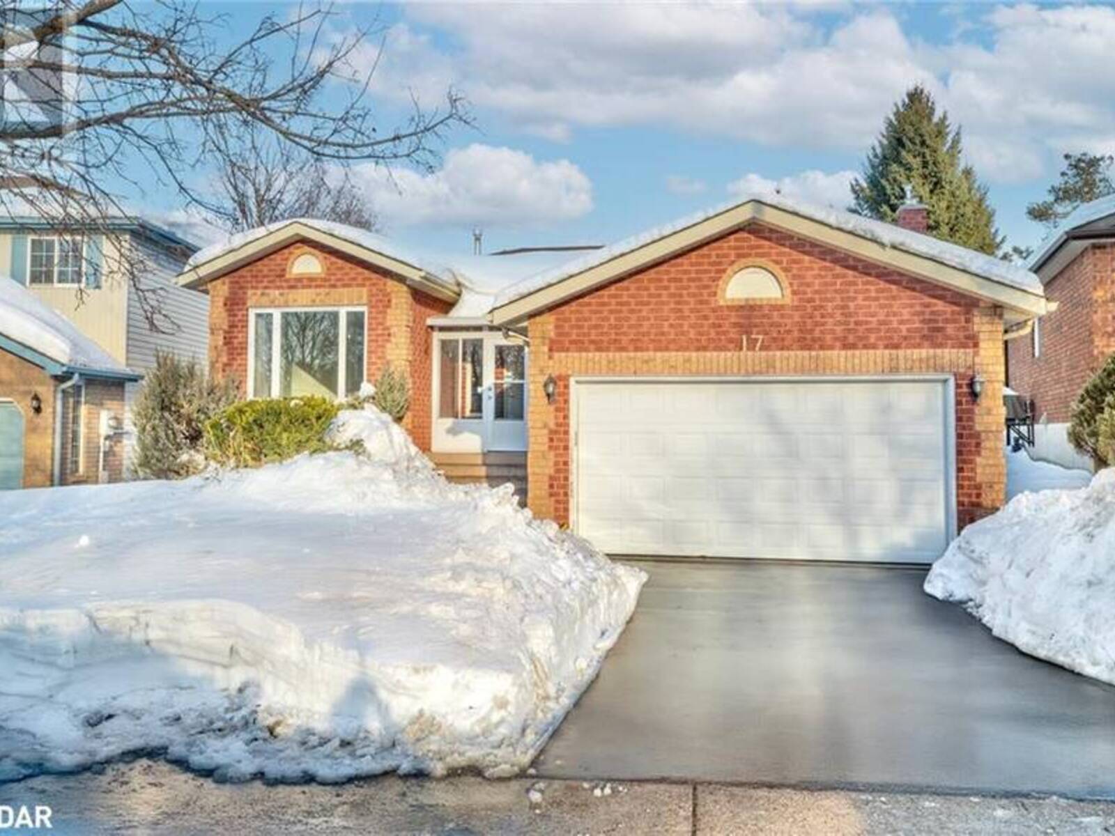 17 MAYFAIR Drive, Barrie, Ontario L4N 6Y7